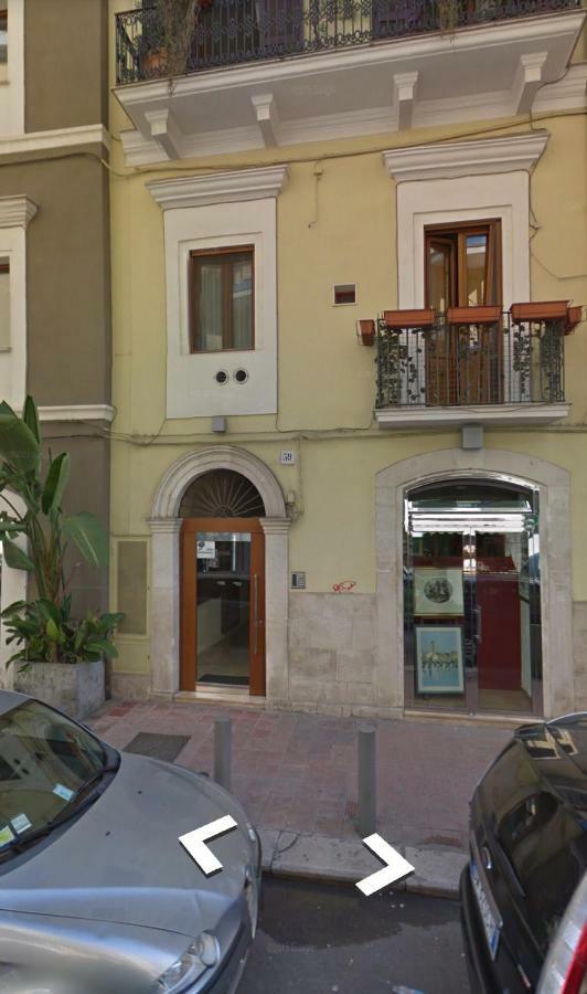 Melo Accommodations Apartment Abbrescia Bari Bagian luar foto