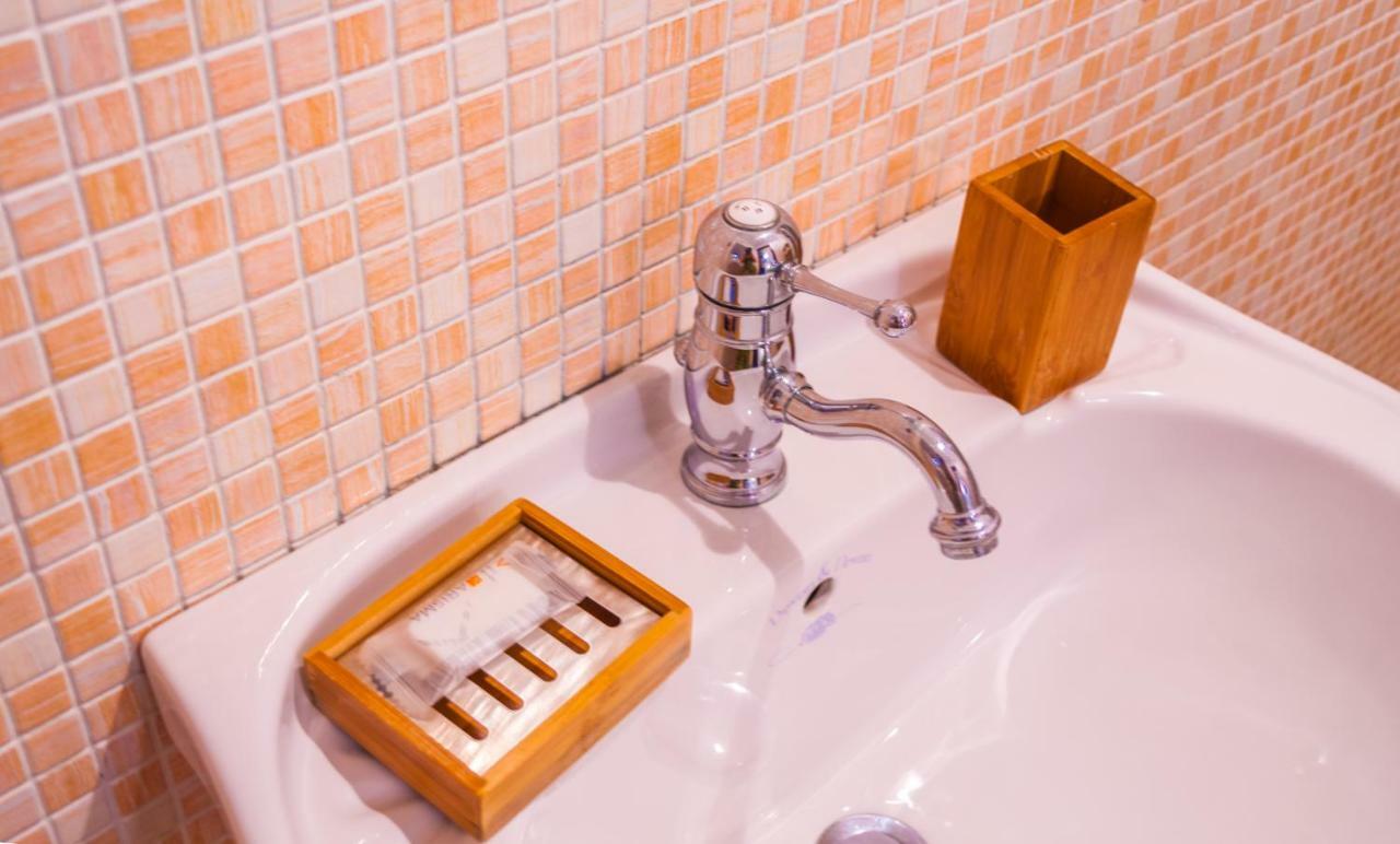Melo Accommodations Apartment Abbrescia Bari Bagian luar foto