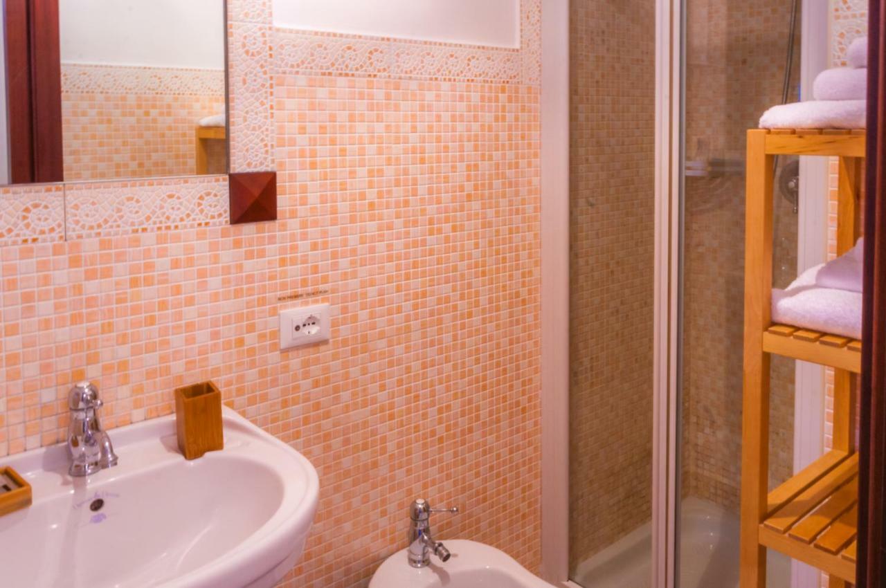 Melo Accommodations Apartment Abbrescia Bari Bagian luar foto