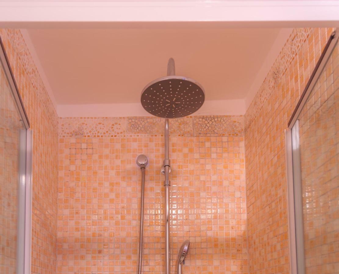 Melo Accommodations Apartment Abbrescia Bari Bagian luar foto